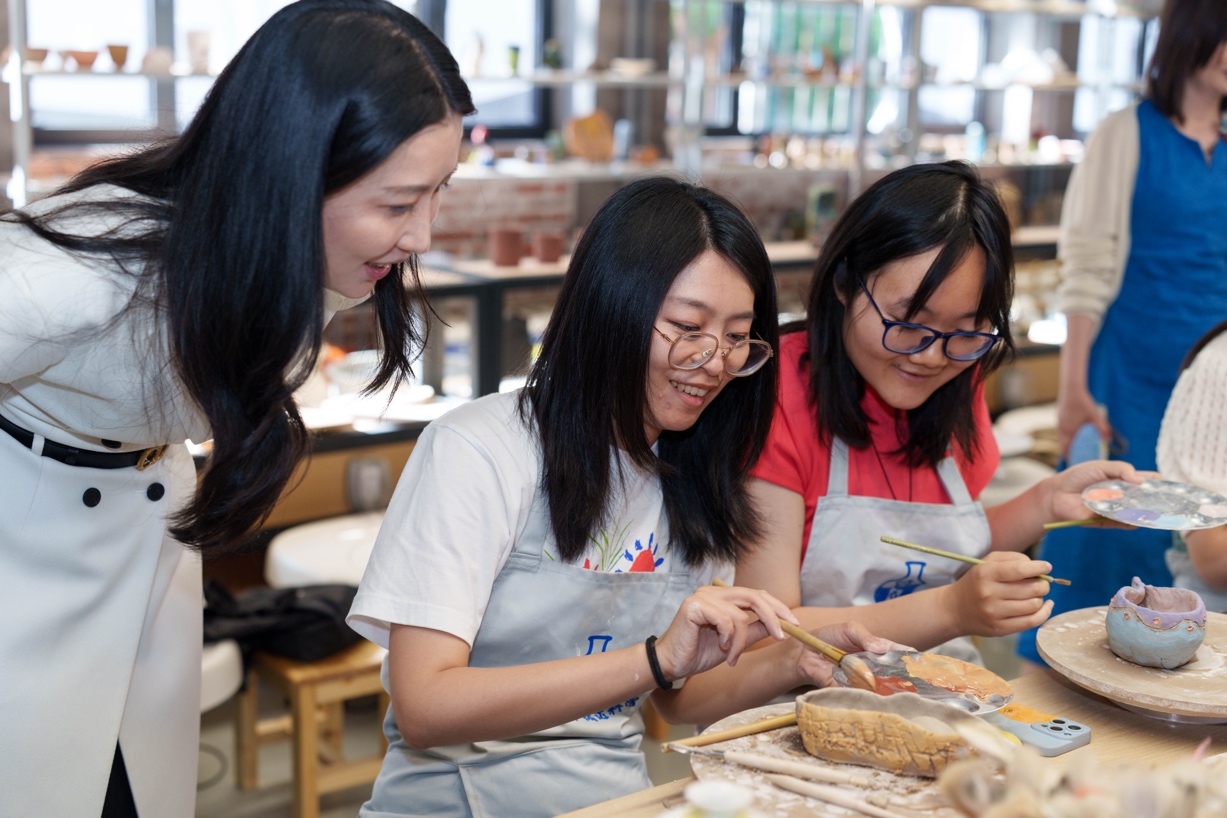 “二十四节气中的古典智慧与审美体验”荣誉课程第六讲举行，王艳主讲“芒种·匠心：陶艺中的物质转化与心手合一”3.jpg