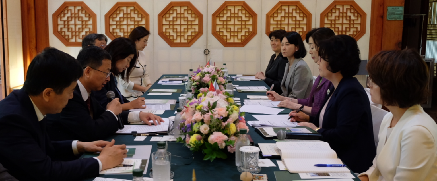 北京大学代表团访问韩国3.png 北京大学代表团访问韩国3.png
